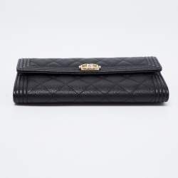 مملوكة مسبقًا Chanel Black Quilted Leather Boy Long Flap Continental Wallet