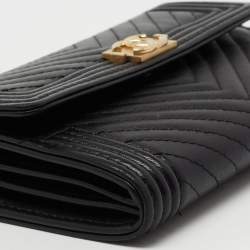 مملوكة مسبقًا Chanel Black Chevron Leather Boy Wallet