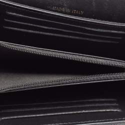 مملوكة مسبقًا Chanel Black Chevron Leather Boy Wallet