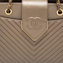 Pre Owned Chanel Metallic Olive Green Chevron Quilted Leather Collar And Tie Shoulder Bag