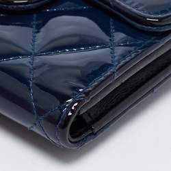 مملوكة مسبقًا Chanel Blue Patent Leather CC Wallet