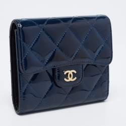 مملوكة مسبقًا Chanel Blue Patent Leather CC Wallet