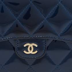 مملوكة مسبقًا Chanel Blue Patent Leather CC Wallet
