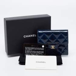 مملوكة مسبقًا Chanel Blue Patent Leather CC Wallet