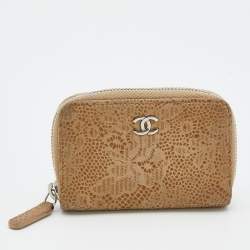 Buy designer Wallets by chanel at The Luxury Closet.