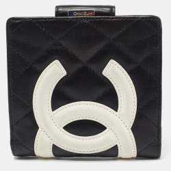 مملوكة مسبقًا Chanel Black Quilted Leather Cambon Ligne Compact Wallet