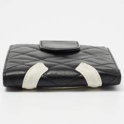 مملوكة مسبقًا Chanel Black Quilted Leather Cambon Ligne Compact Wallet