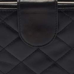 مملوكة مسبقًا Chanel Black Quilted Leather Cambon Ligne Compact Wallet