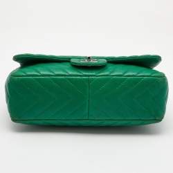 Pre Owned Chanel Green Chevron Leather Jumbo Classic Single Flap Bag