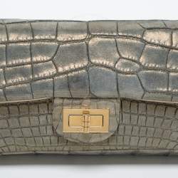 Pre Owned Chanel Metallic Green Croc Embossed Leather Reissue 2.55 East West Chain Clutch