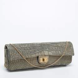 Pre Owned Chanel Metallic Green Croc Embossed Leather Reissue 2.55 East West Chain Clutch