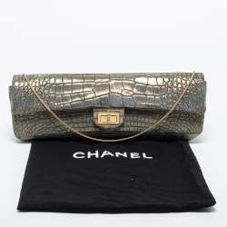 Pre Owned Chanel Metallic Green Croc Embossed Leather Reissue 2.55 East West Chain Clutch