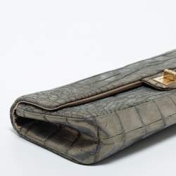 Pre Owned Chanel Metallic Green Croc Embossed Leather Reissue 2.55 East West Chain Clutch