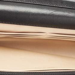 Pre Owned محفظة شانيل جلد كاميليا أسود بسلسلة