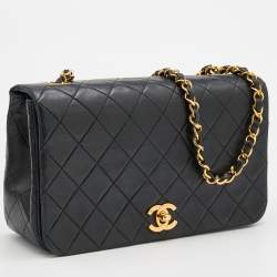 Pre Owned Chanel Black Quilted Leather Vintage Flap Bag 
