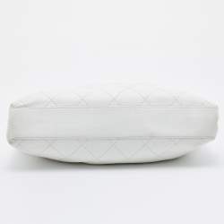 Pre Owned Chanel White Quilted Leather Wooden Handle Bag