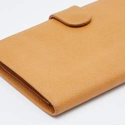 Pre Owned Chanel Beige Caviar Leather CC Logo Long Wallet
