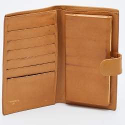 Pre Owned Chanel Beige Caviar Leather CC Logo Long Wallet