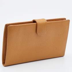 Pre Owned Chanel Beige Caviar Leather CC Logo Long Wallet