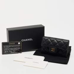 مملوكة مسبقًا Chanel Black Quilted Caviar Leather CC Classic Card Case