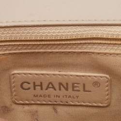 Pre Owned Chanel Beige Chevron Patent Leather New Medium Boy Flap Bag
