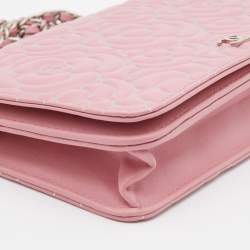Pre Owned Chanel Pink Leather Embossed Camellia Wallet On Chain