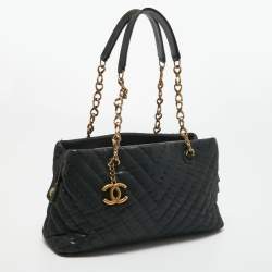 Pre Owned Chanel Black Chevron Shimmer Leather Surpique Zip Satchel