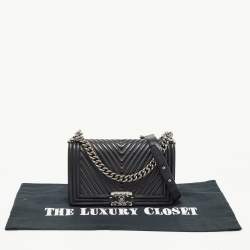 Pre Owned Chanel Black Beaded Chevron Leather Medium Boy Flap Bag