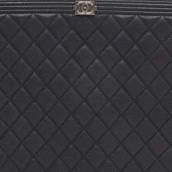 Pre Owned Chanel Black Quilted Caviar Leather Large Boy O Case Clutch