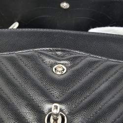 Pre Owned Chanel Black Chevron Quilted Caviar Leather Jumbo Classic Double Flap Bag