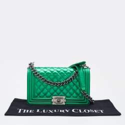 Pre Owned Chanel Green Quilted Patent Leather Medium Boy Flap Bag
