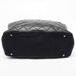 Pre Owned Chanel White/Black Quilted Leather CC Zip Shoulder Bag