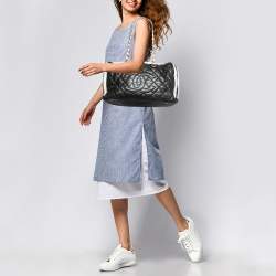 Pre Owned Chanel White/Black Quilted Leather CC Zip Shoulder Bag