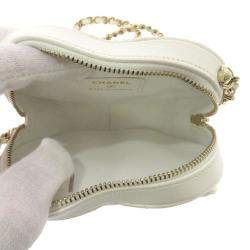 مملوكة مسبقًا Chanel White Leather Mini CC In Love Heart Chain Shoulder Bag