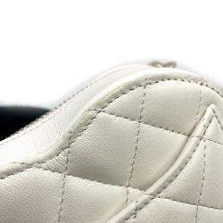 مملوكة مسبقًا Chanel White Leather Mini CC In Love Heart Chain Shoulder Bag