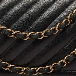 Pre Owned Chanel Black Diagonal Quilted Leather CC Flap Bag 