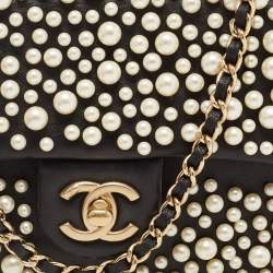 Pre Owned Chanel Black Lambskin Leather Pearly Flap Bag