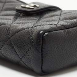Pre Owned Chanel Black Quilted Caviar Leather CC Phone Holder Pouch