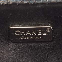 مملوكة مسبقًا Chanel Dark Blue Shimmer Python CC Frame Chain Clutch