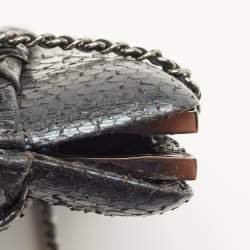 مملوكة مسبقًا Chanel Dark Blue Shimmer Python CC Frame Chain Clutch