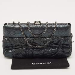 مملوكة مسبقًا Chanel Dark Blue Shimmer Python CC Frame Chain Clutch