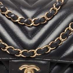 Pre Owned Chanel Black Chevron Lambskin Leather Medium Classic Double Flap Bag