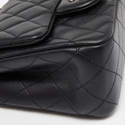 مملوكة مسبقًا Chanel Black Quilted Leather Mini Square Pearl Crush Flap Bag
