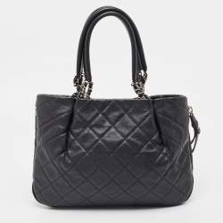 Pre Owned Chanel Black Quilted Caviar Leather Zip Expandable Shoulder Bag