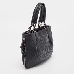Pre Owned Chanel Black Quilted Caviar Leather Zip Expandable Shoulder Bag