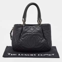Pre Owned Chanel Black Quilted Caviar Leather Zip Expandable Shoulder Bag