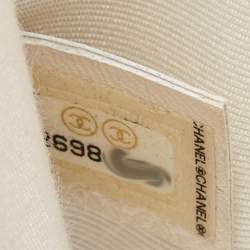 Pre Owned Chanel White Stitch Quilted Leather Medium Boy Flap Bag