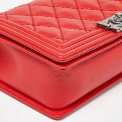 Pre Owned Chanel Red Diamond Stitch Quilted Leather New Medium Boy Bag