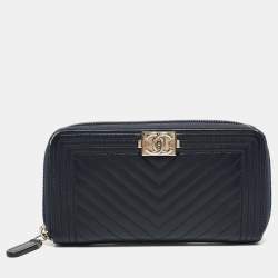 Pre Owned Chanel Dark Blue Chevron Leather Boy Zip Around Wallet