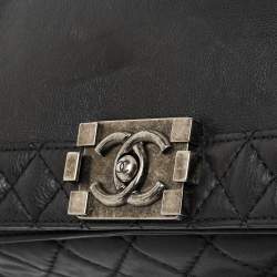 Pre Owned Chanel Black Leather Medium Boy Reverso Bag